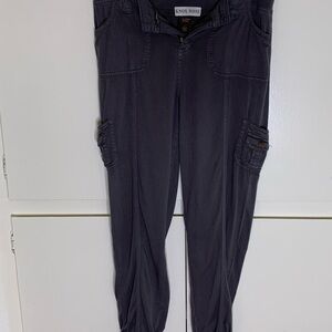 Knox Rose Gray Capris